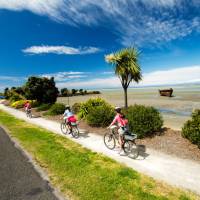 Cyclists on the Great Taste Cycle Trail at Motueka | Dean McKenzie