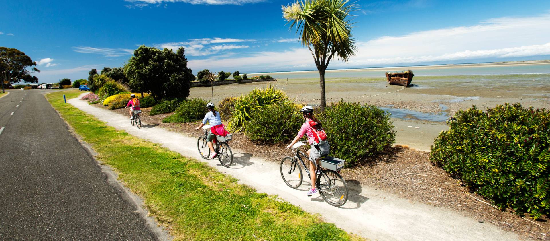 Cyclists on the Great Taste Cycle Trail at Motueka | Dean McKenzie