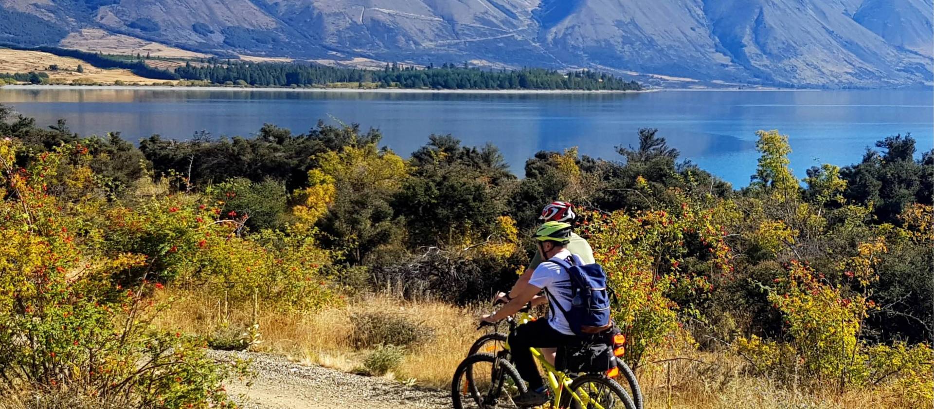 Cycling alongside the shores of Lake Ohau on the Alps to Ocean Cycle | Tim de jong