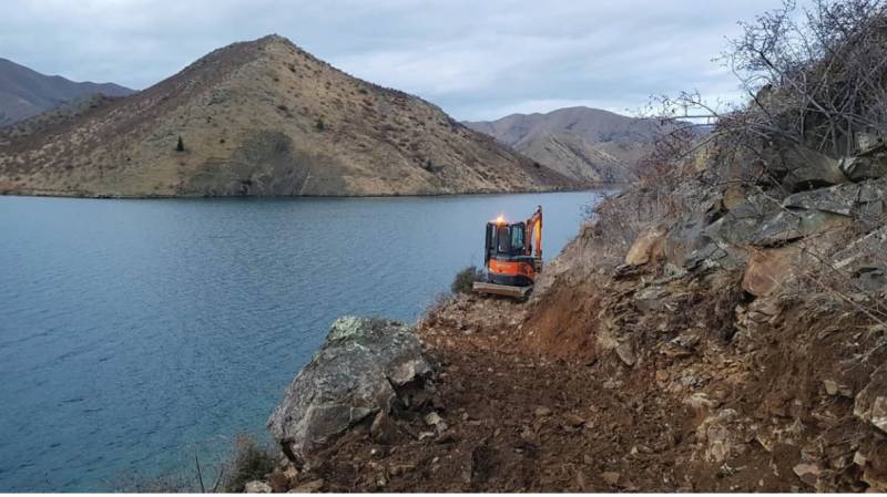 Construction around Lake Benmore on the Alps 2 Ocean cycle trail |  <i>Hamish Seaton</i>