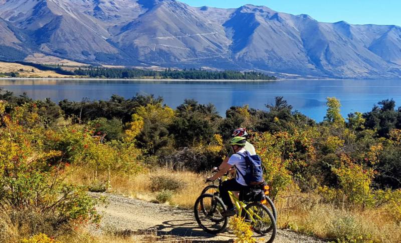 Cycling the trails of Lake Ohau |  <i>Vincent Kong</i>