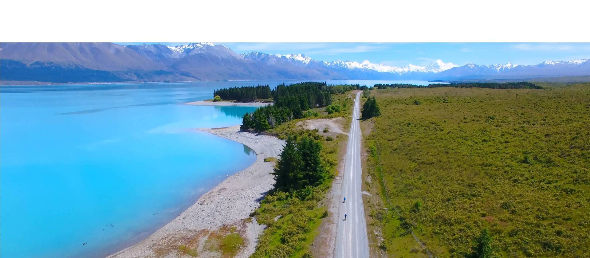 Cycling along the striking Lake Pukaki | Daniel Thour