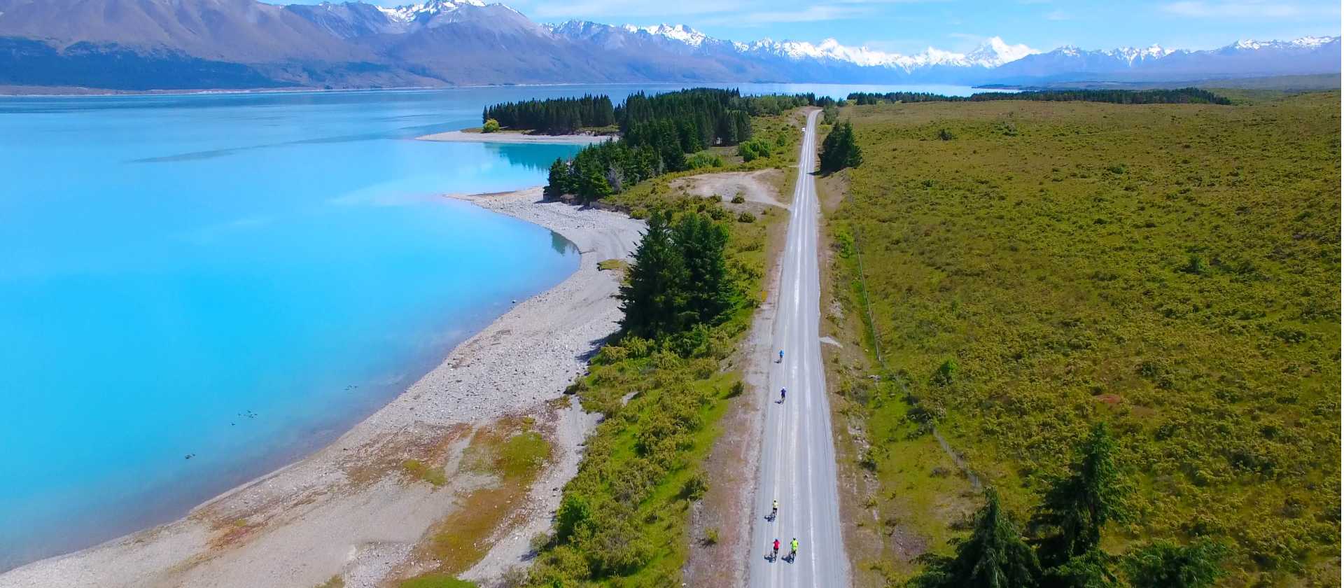 Cycling along the striking Lake Pukaki | Daniel Thour