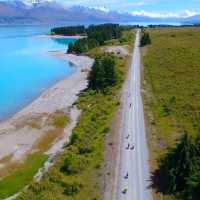 Cycling along the striking Lake Pukaki | Daniel Thour