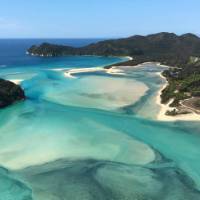 The beautiful Awaroa Bay from above. | www.nelsontasman.nz