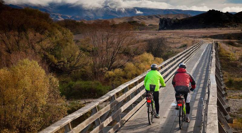 Crossing bridge on Otago Rail Trail |  <i>Colin Monteath</i>