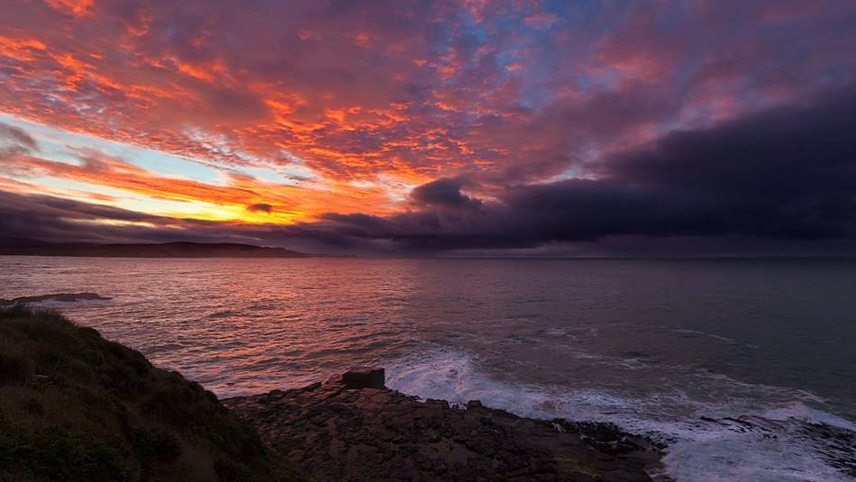 Curio Bay sunrise |  <i>Peter Walton</i>