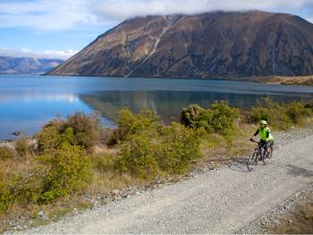 Cycling around Lake Ohau |  <i>Andrew Bain</i>