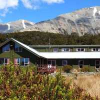 Historic ski lodge nestled under the towering Craigieburn mountains | Forest Lodge