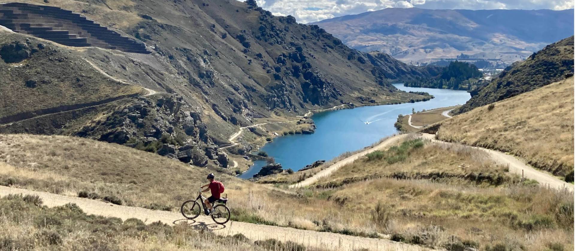 Expansive views along the Lake Dunstan Trail