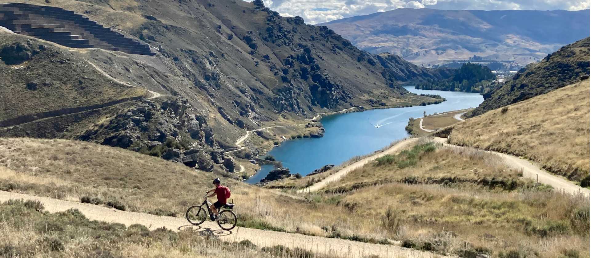 Expansive views along the Lake Dunstan Trail