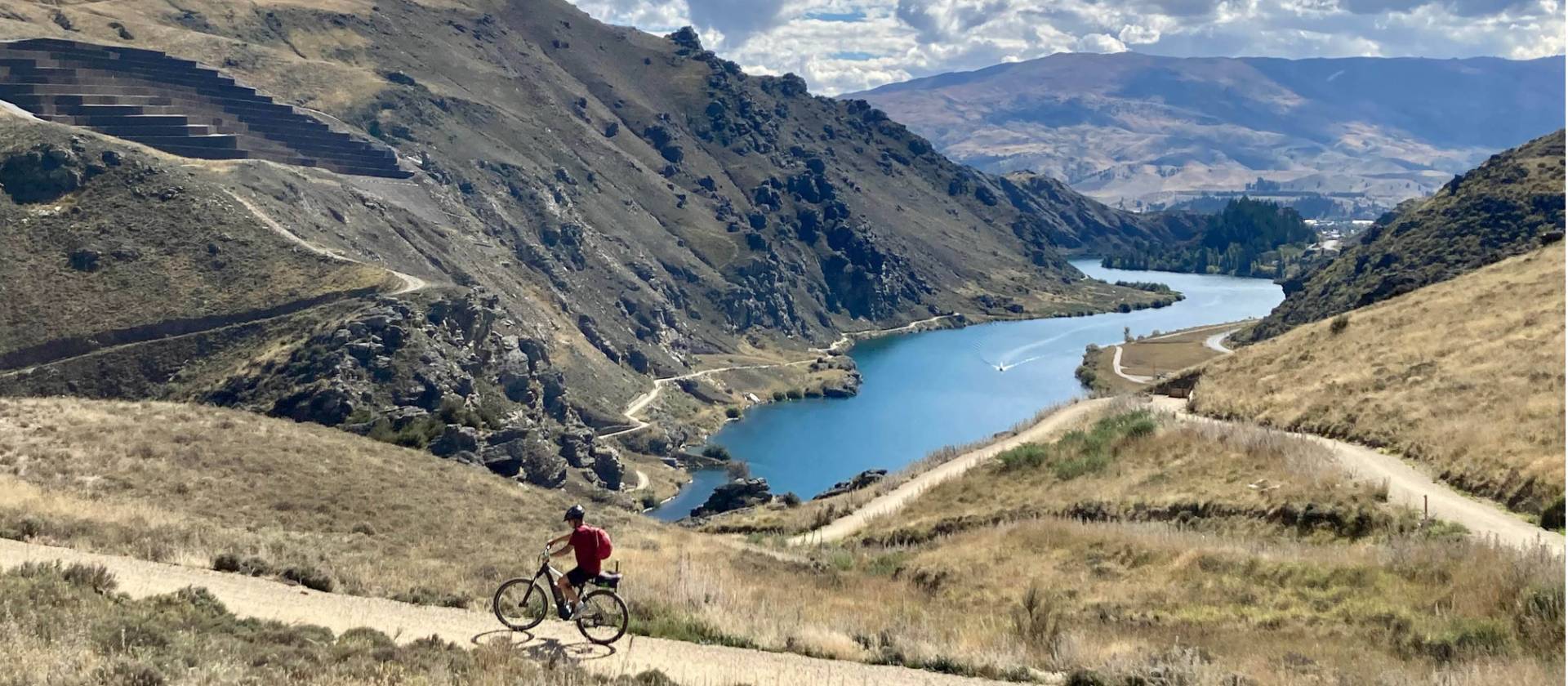 Expansive views along the Lake Dunstan Trail