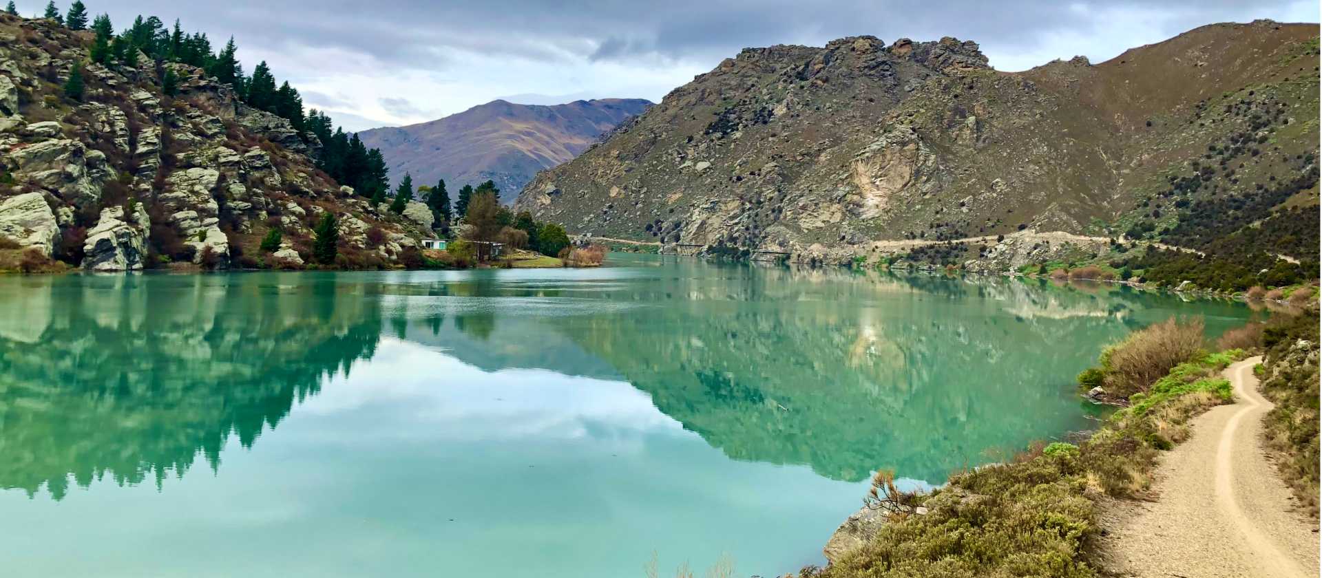 Stunning blue waters on the Lake Dunstan Trail | Lisa Jones