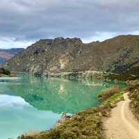 Stunning blue waters on the Lake Dunstan Trail | Lisa Jones