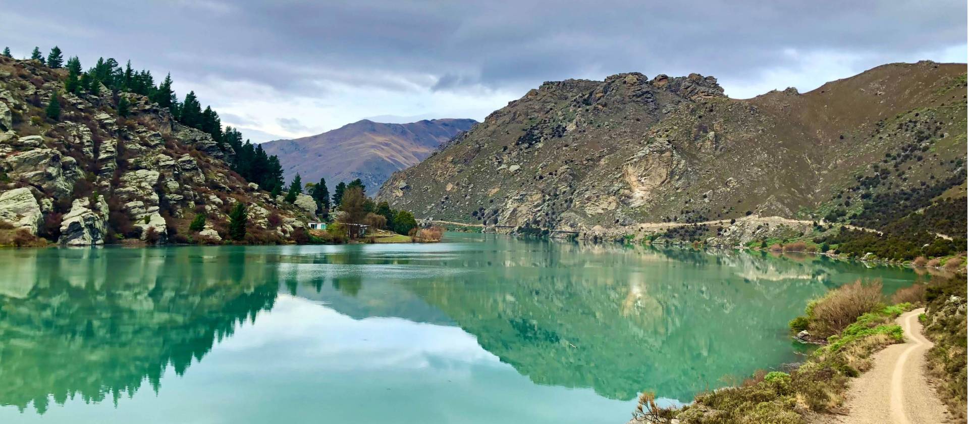 Stunning blue waters on the Lake Dunstan Trail | Lisa Jones