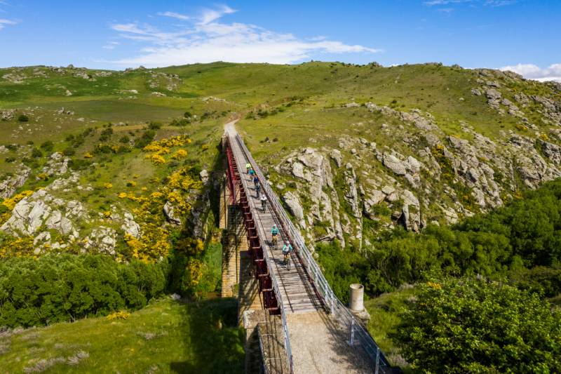 Cycle over the grand Poolburn Viaduct |  <i>Lachlan Gardiner</i>