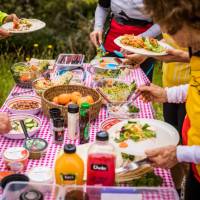 Picnic time on the trail | Lachlan Gardiner