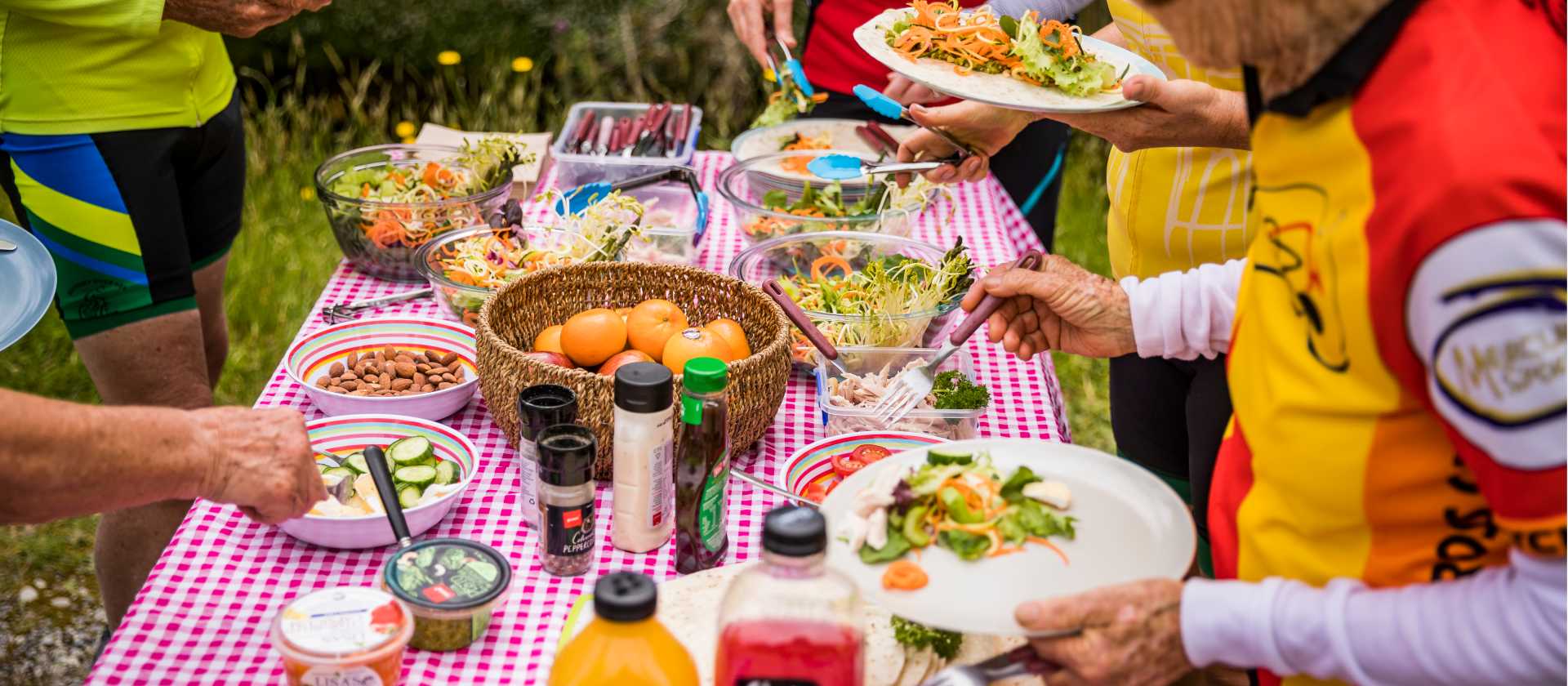 Picnic time on the trail | Lachlan Gardiner