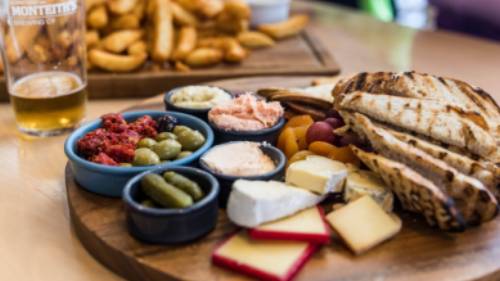 Delicious food and snacks served on every tour | Lachlan Gardiner