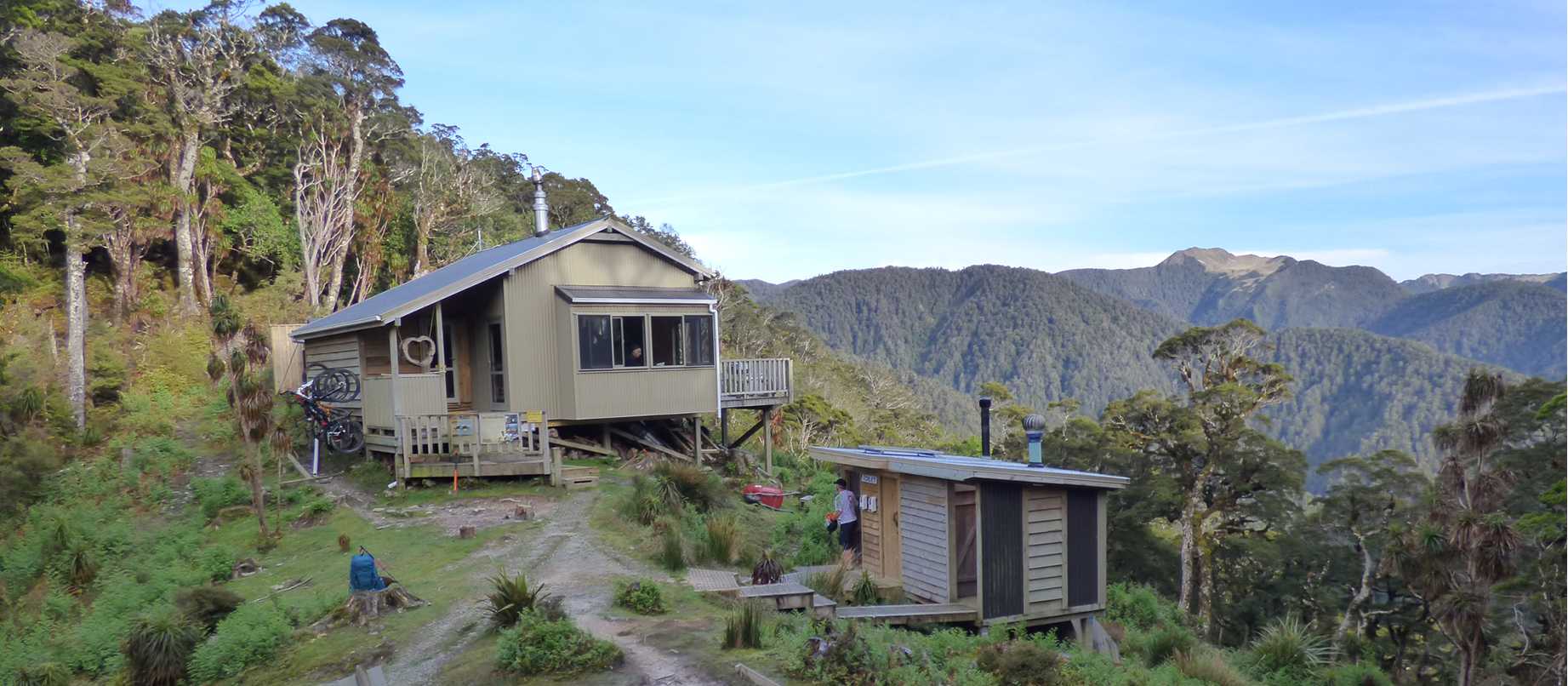 The Lyell Saddle Hut with sweeping views across the ranges | Janet Oldham