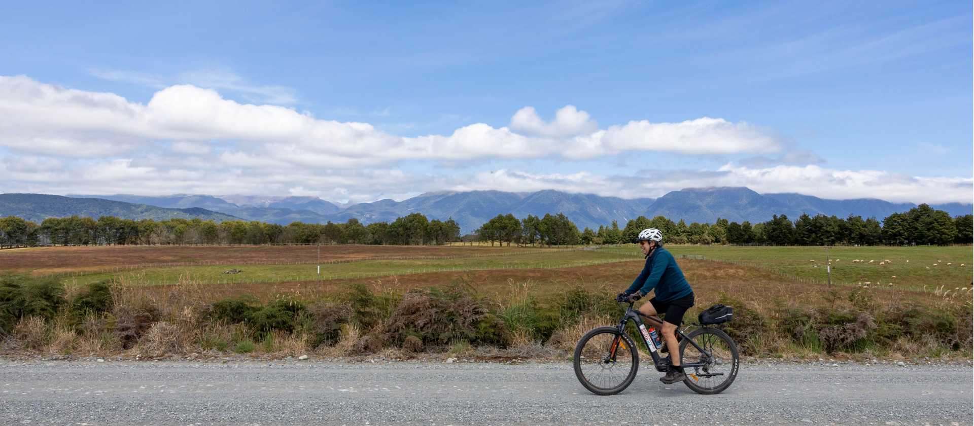 Ride between two gorgeous Fiordland Lakes, Te Anau and Manapouri, spotting unique native flora & fauna along the way! | Izzi Barton