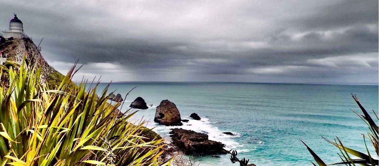 Views of Nugget Point Lighthouse in the Catlins | Bas Kruisselbrink