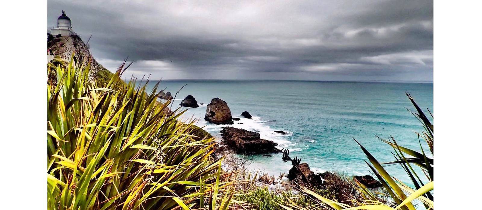 Views of Nugget Point Lighthouse in the Catlins | Bas Kruisselbrink