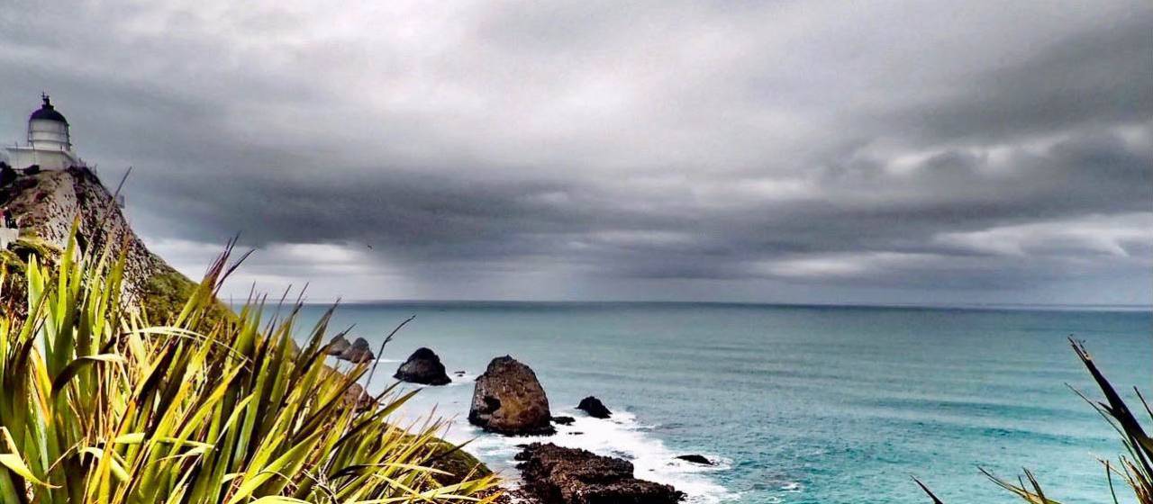 Views of Nugget Point Lighthouse in the Catlins | Bas Kruisselbrink