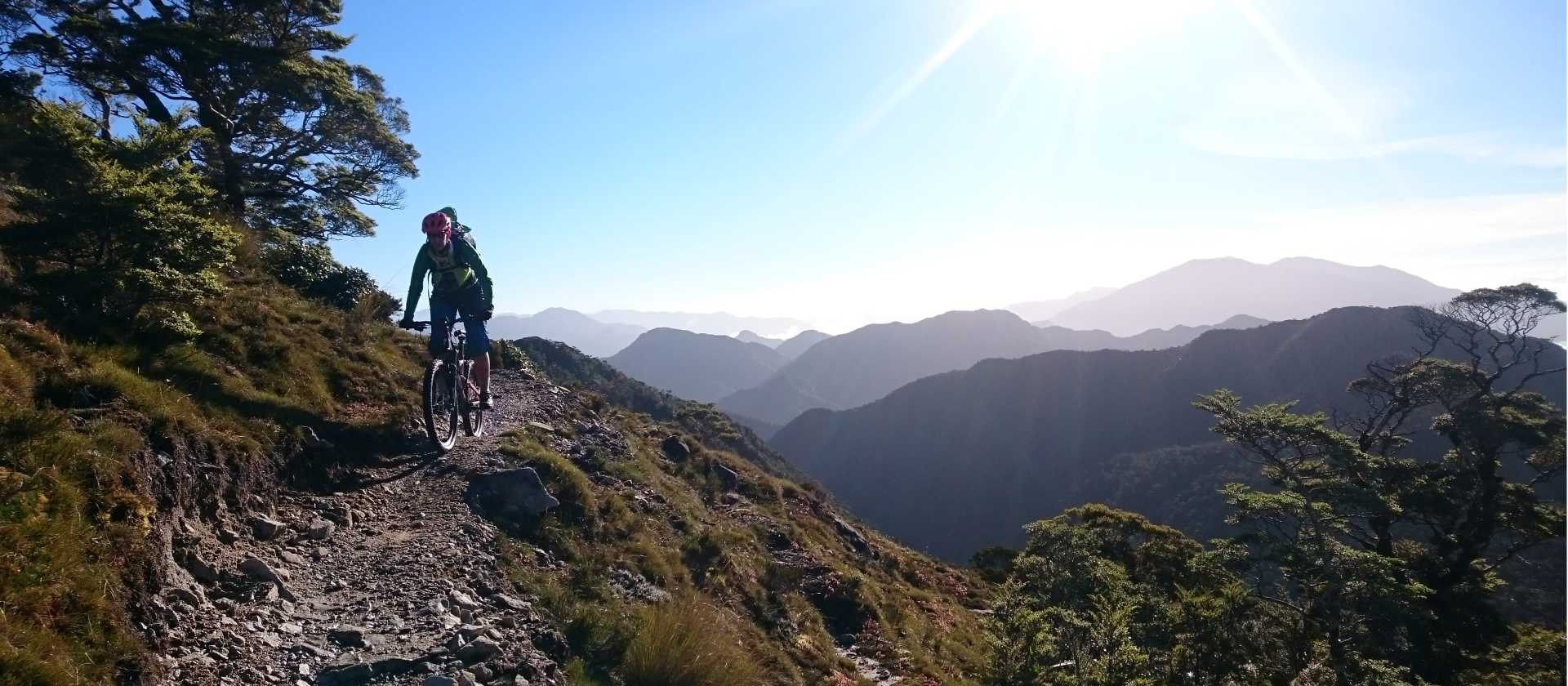 Sweeping singletrack along the tops | Alain Goerens