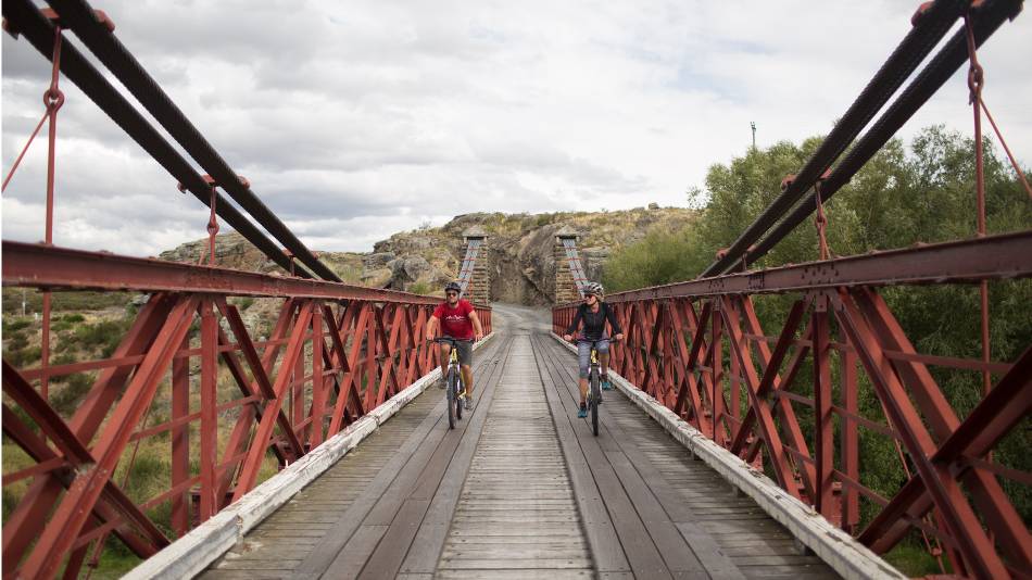 Cycling over the Ophir railway bridge |  <i>Tom Powell</i>