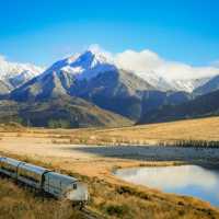 Glide through the towering Tiritiri-o-te-moana / Southern Alps aboard the TranzAlpine — a spectacular prelude to your West Coast cycling journey. | Jay French