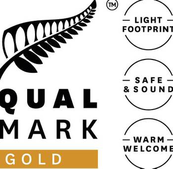 Qualmark Gold Award Logo Stacked