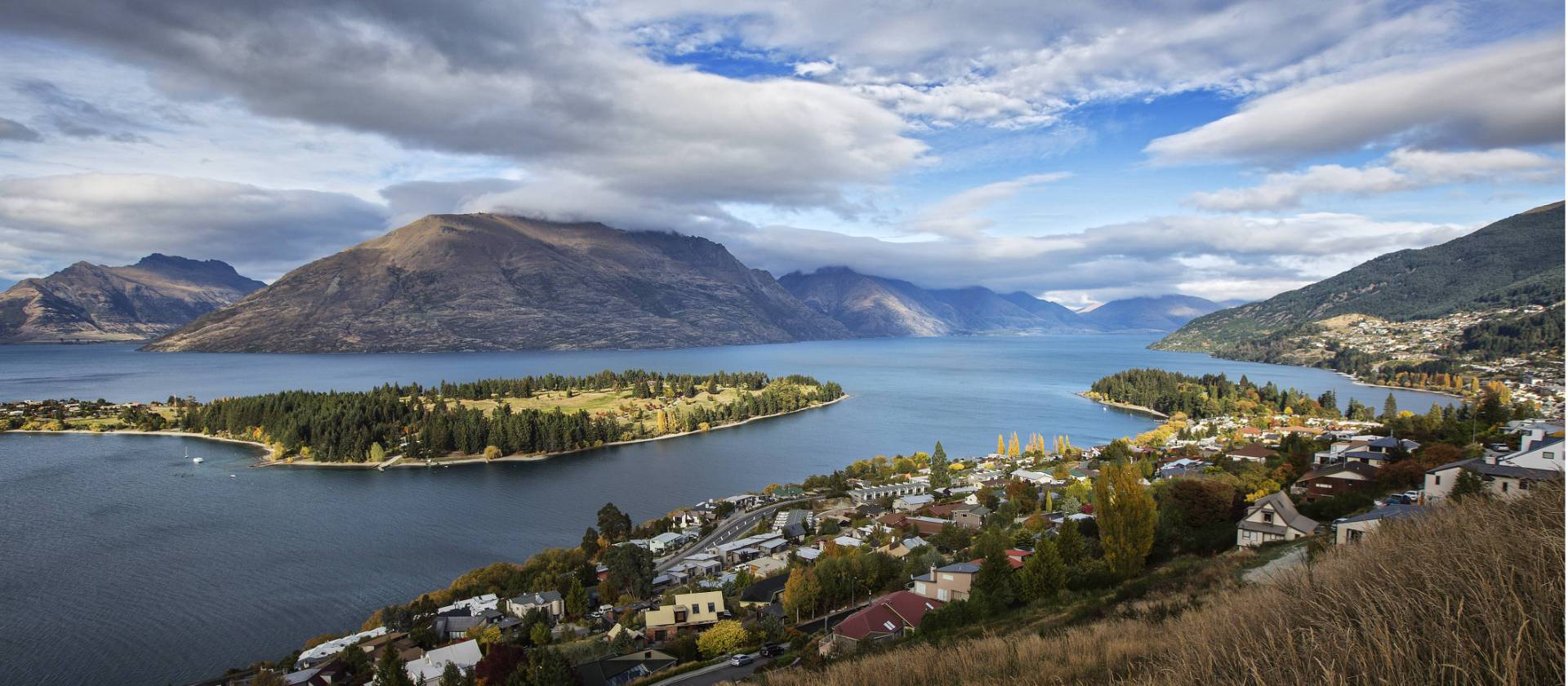 Panorama of Queenstown, the 'adventure capital' of New Zealand | Peter Walton