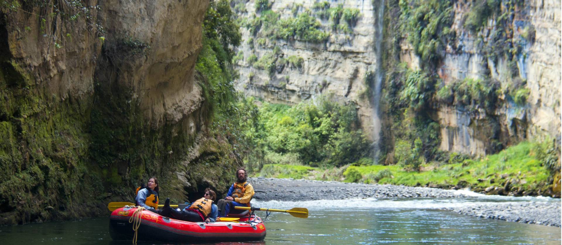 Take a scenic float down the Rangitikei River Gorge | River Valley Lodge