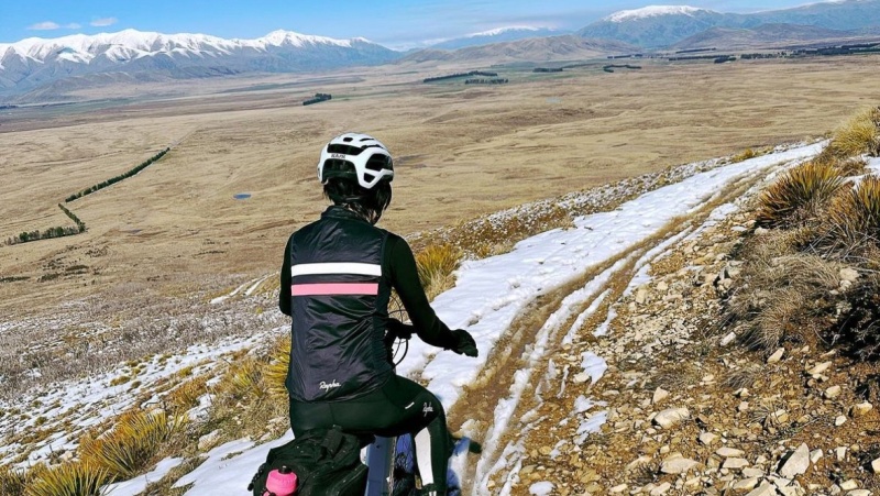 Snow on the Alps 2 Ocean in September |  <i>Henry</i>