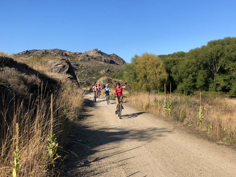 Judy and friends enjoying the Lake Dunstan and Otago Rail Trail |  <i>Judy C</i>