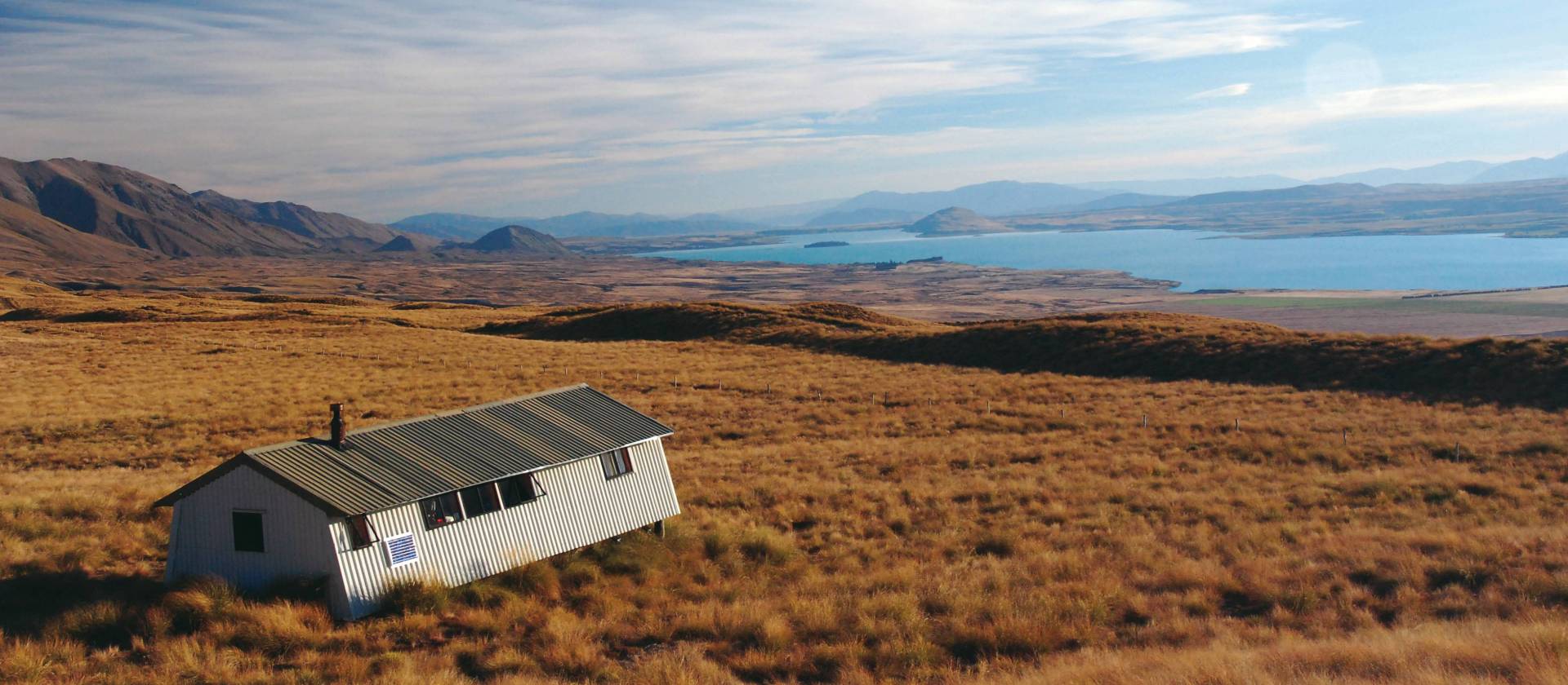 The stunning views across Lake Tekapo from Rex Simpson Hut | Chris Buykx
