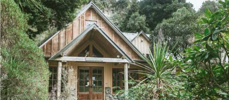 River Valley Lodge nestled under the Ruahine Ranges alongside the stunning Rangitikei River | River Valley Lodge