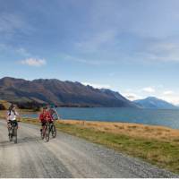 Cyclists on the Around the Mountains Cycle Trail | Southern Discoveries