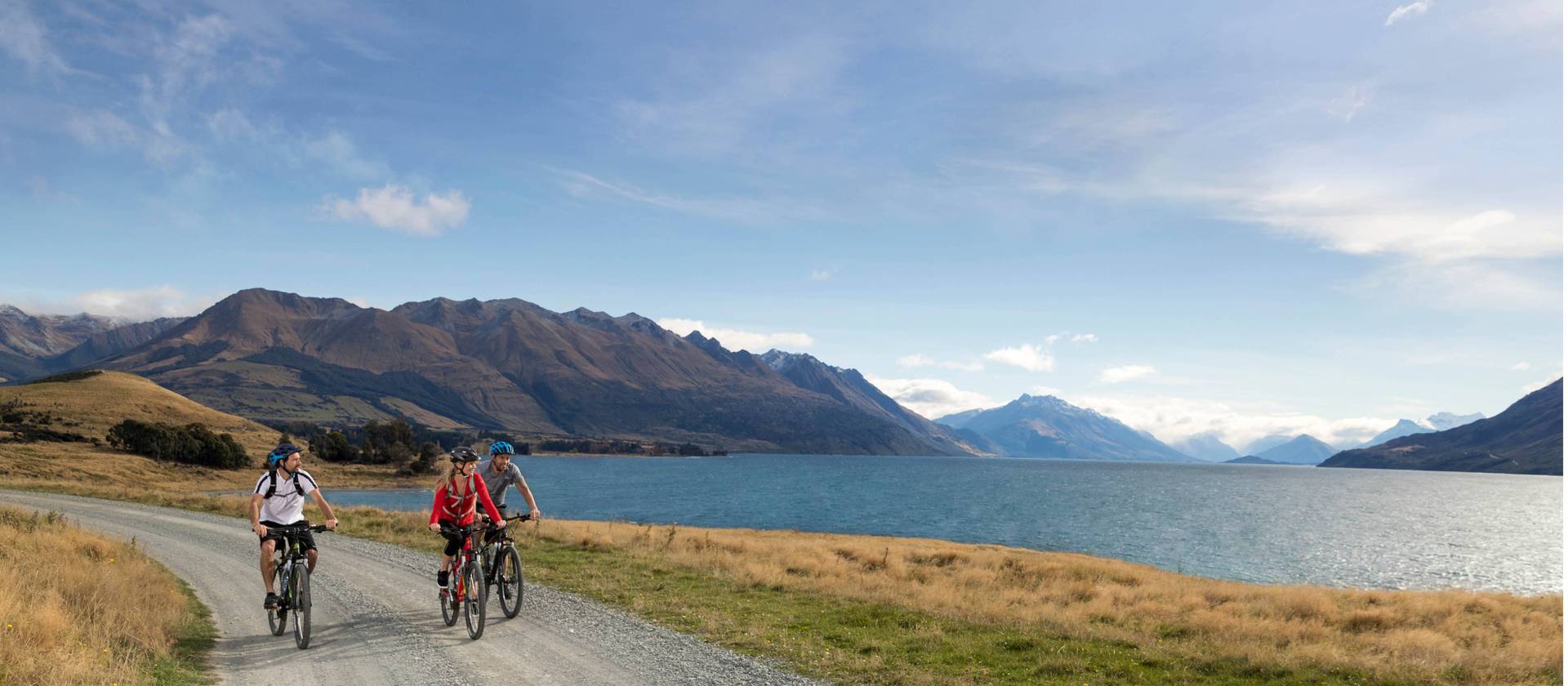 Cyclists on the Around the Mountains Cycle Trail | Southern Discoveries