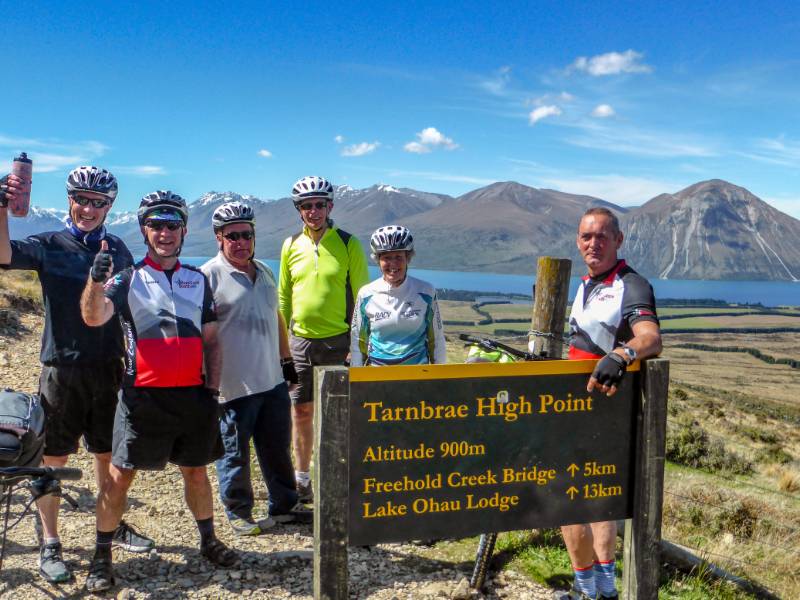 Cyclists at the top of the Tarnbrae High Point |  <i>Ross Dunn</i>