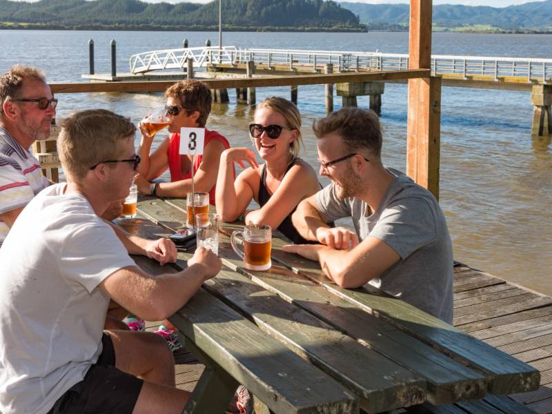 Enjoying a well deserved lunch stop by the coast |  <i>Ruth Lawton Photography</i>