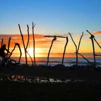 West_Coast_Wilderness_Trail_-_Hokitika_sign_bike_and_sunset_(credit_Craig_Wilson)-original-[72579] (2)