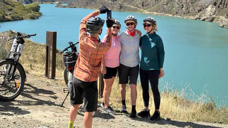 One of the most iconic rides in Central Otago. Lake Dunstan never disappoints. | Sam Duckworth